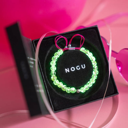 Rosenwasser x Magenta | Mini-Glühwürmchen-Glas-Makramee-Armband